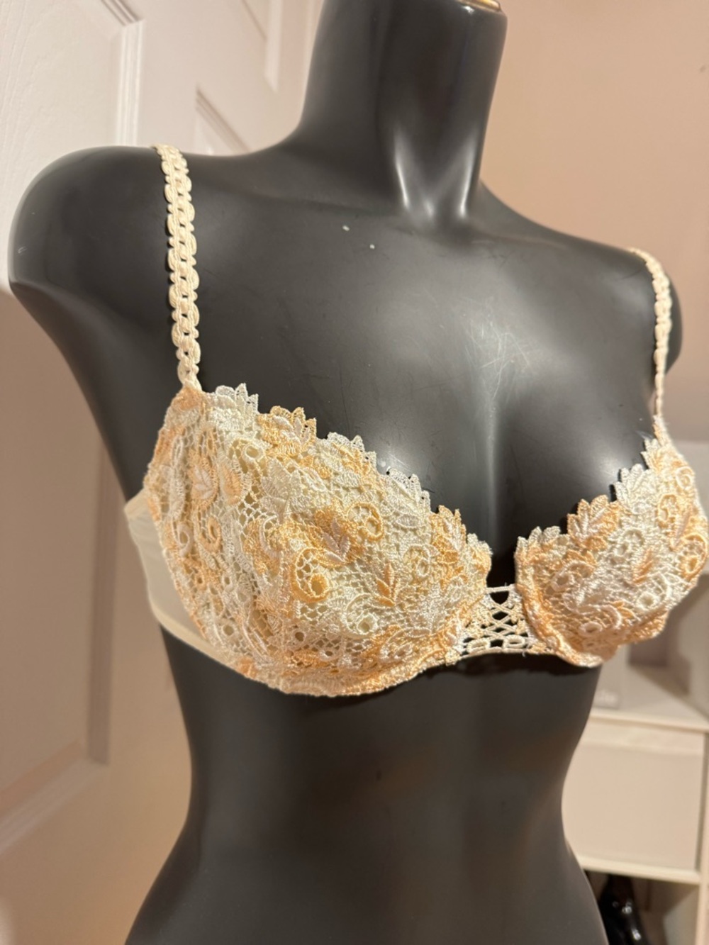 bra - Picture 2 of 4